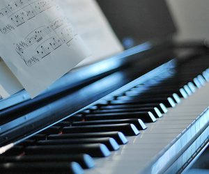 An Image of Piano with music notes.